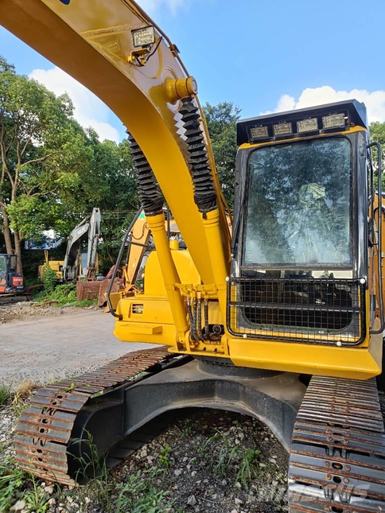 Komatsu PC 130-7 Roomikekskavaatorid