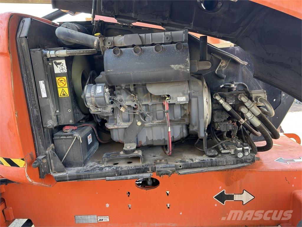 JLG 600 AJ (3218) Iseliikuvad poomtõstukid