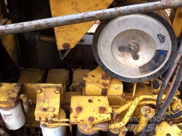 Komatsu d155a-3 Buldooserid
