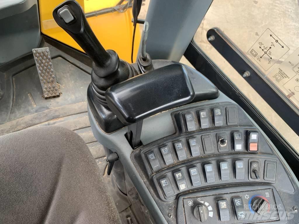 New Holland W 130 C Rataslaadurid