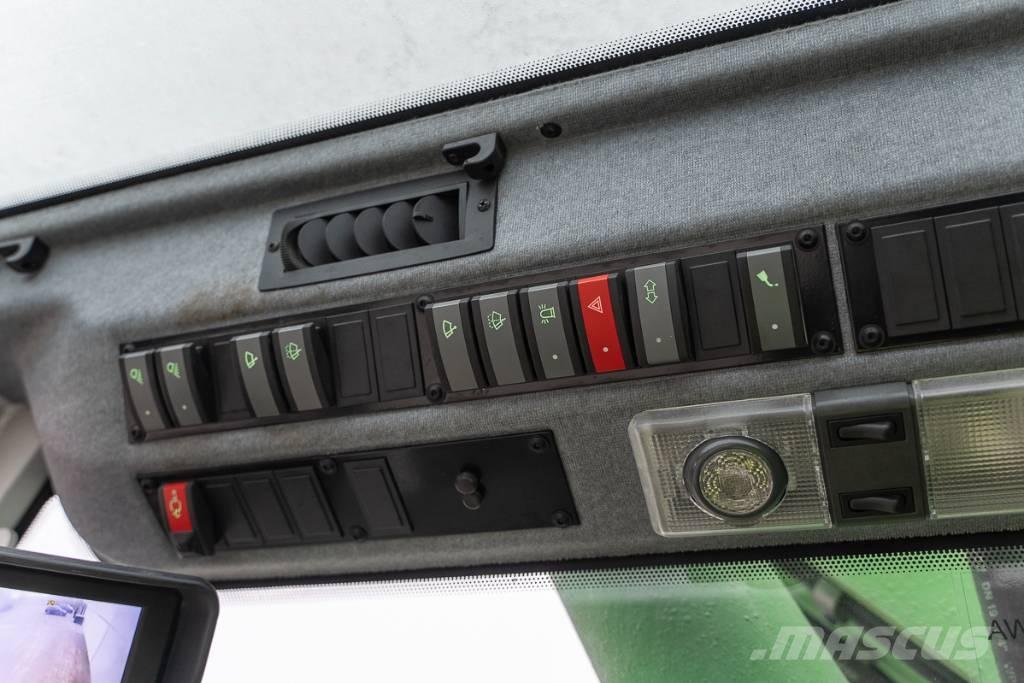 Sennebogen 821 E Ratasekskavaatorid