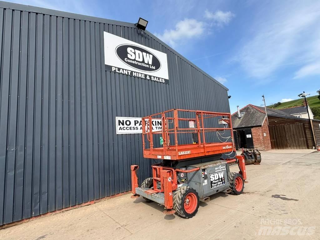 SkyJack SJ 6832 RT Käärtõstukid