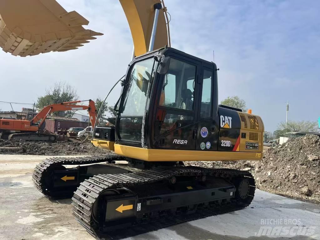 CAT 320 D Roomikekskavaatorid