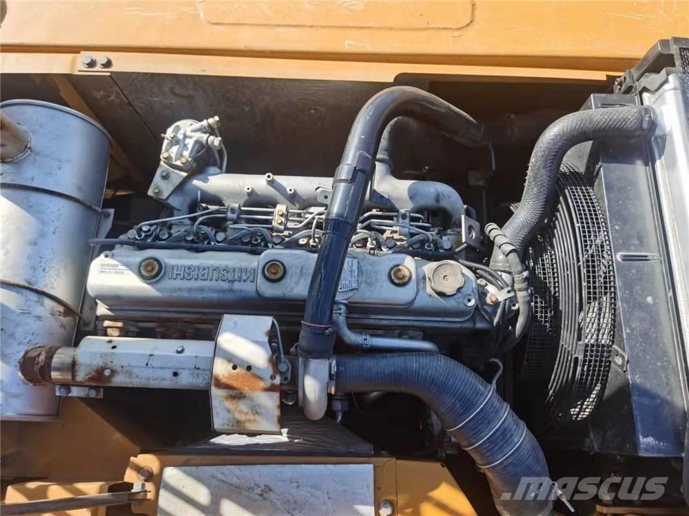 Sany SY215-9 Roomikekskavaatorid