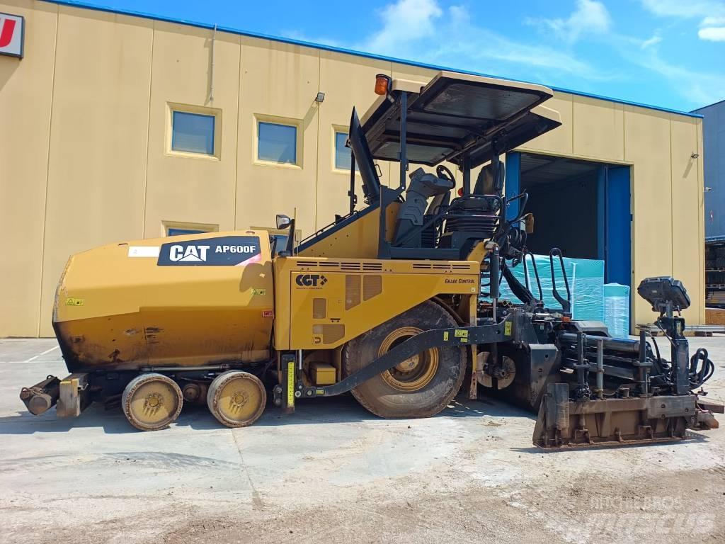 CAT AP 600F Asfaldilaoturid