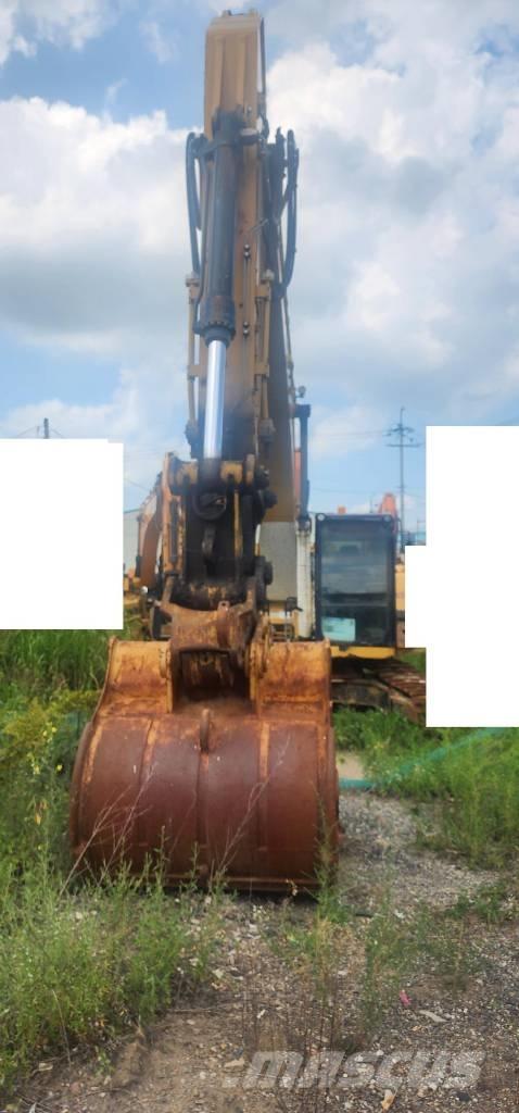 CAT 330 Roomikekskavaatorid