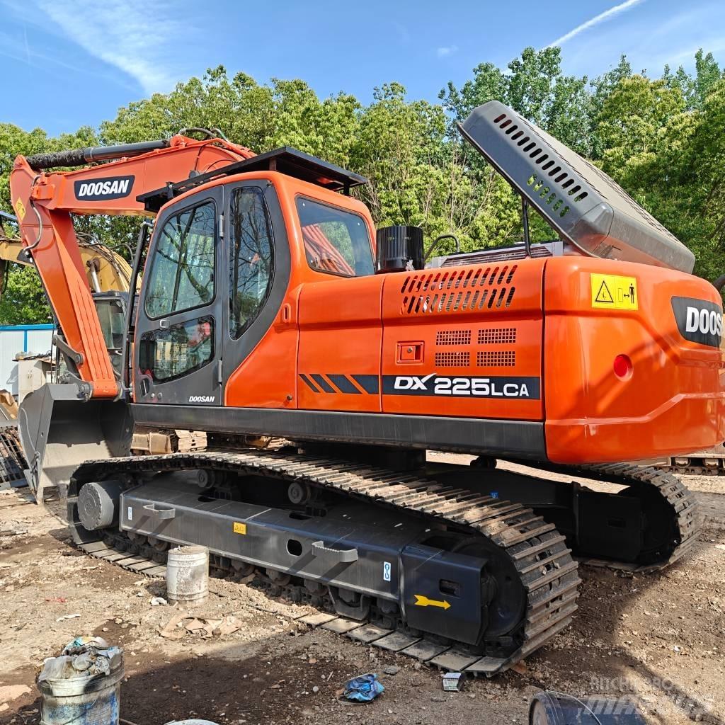 Doosan DX 225 LCA Roomikekskavaatorid