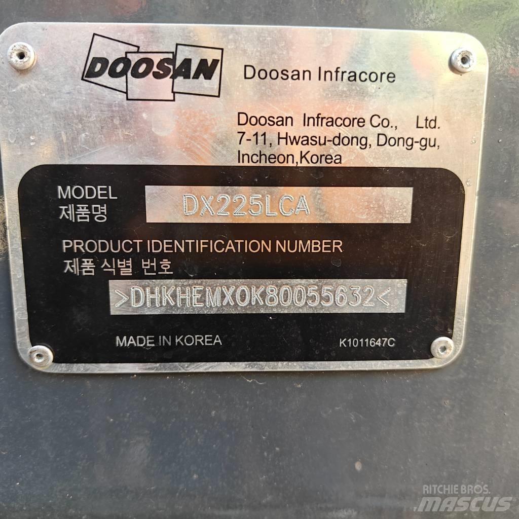 Doosan DX 225 LCA Roomikekskavaatorid