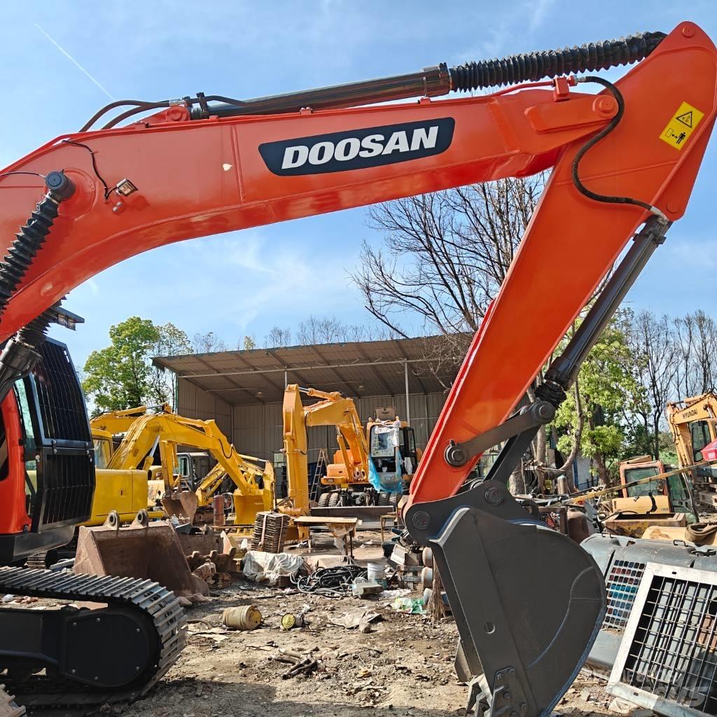 Doosan DX 225 LCA Roomikekskavaatorid