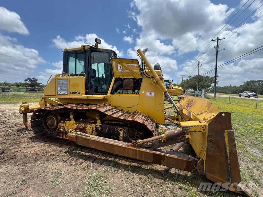 Komatsu D65WX-17 Buldooserid