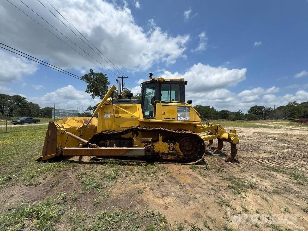 Komatsu D65WX-17 Buldooserid