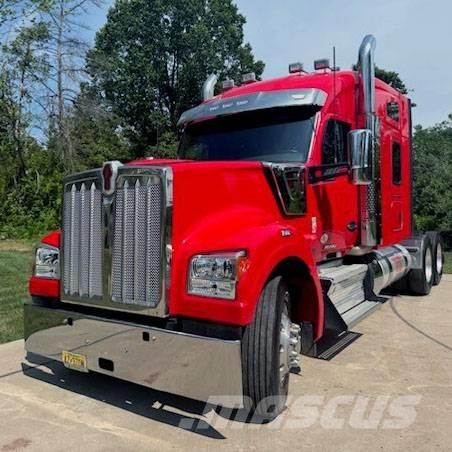 Kenworth W 990 Sadulveokid