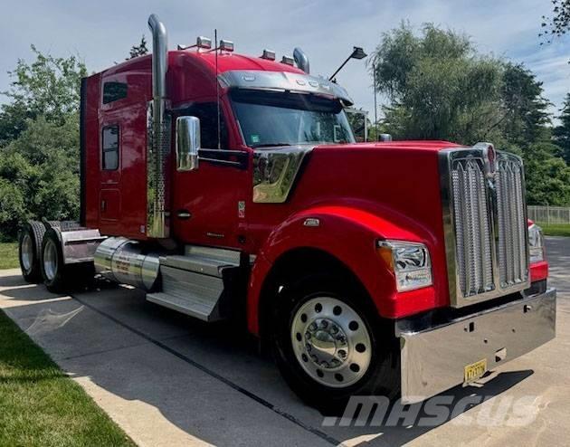 Kenworth W 990 Sadulveokid