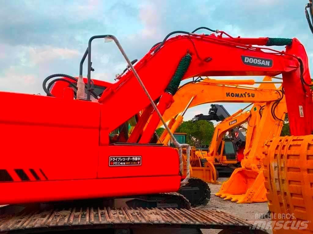 Doosan DX 225 LC Roomikekskavaatorid