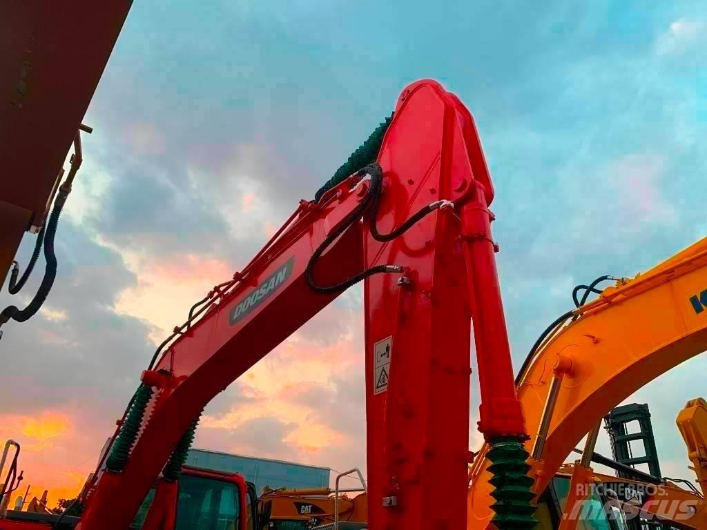 Doosan DX 225 LC Roomikekskavaatorid