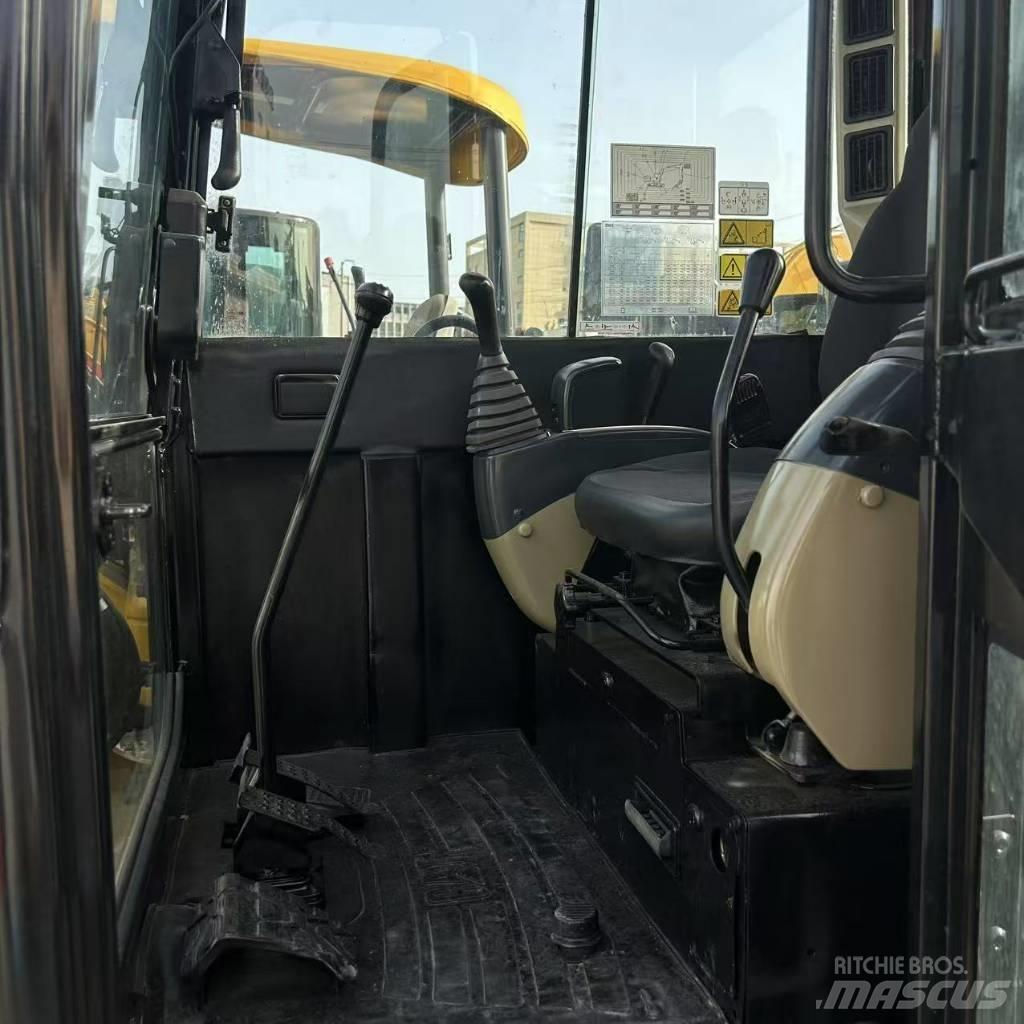CAT 306E Roomikekskavaatorid