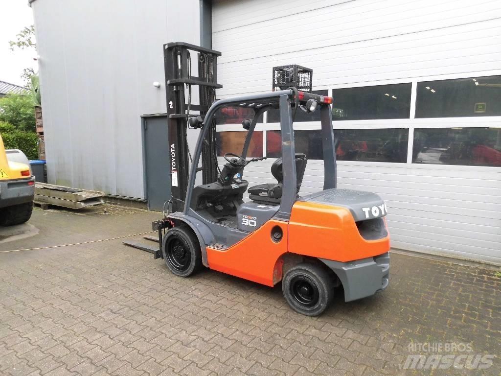 Toyota 02-8 FD 30 Diiseltõstukid