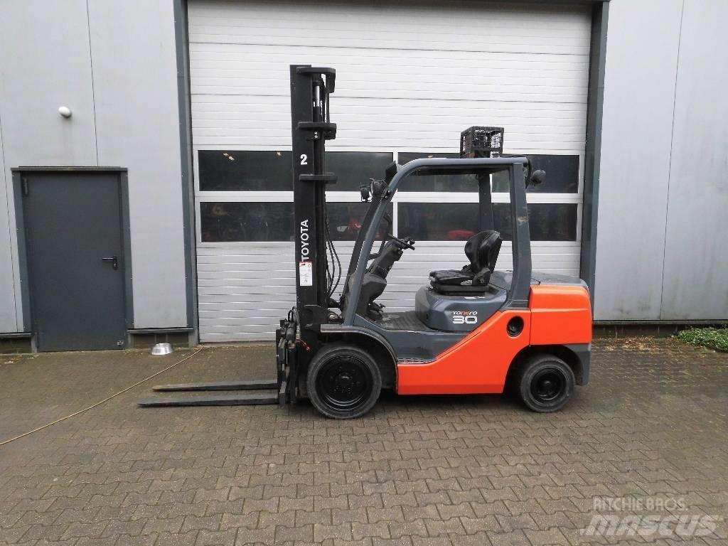 Toyota 02-8 FD 30 Diiseltõstukid