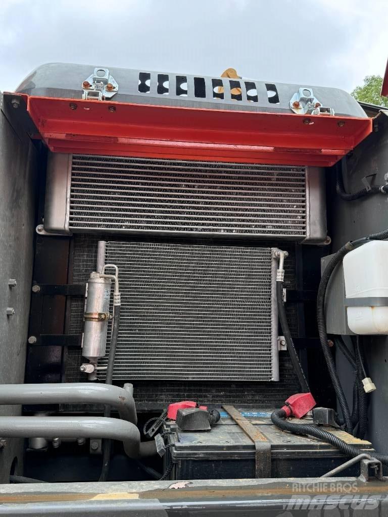 Hitachi ZX 200 Roomikekskavaatorid