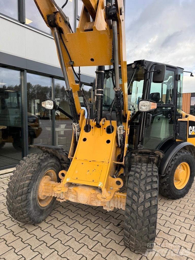 CAT 906M Rataslaadurid