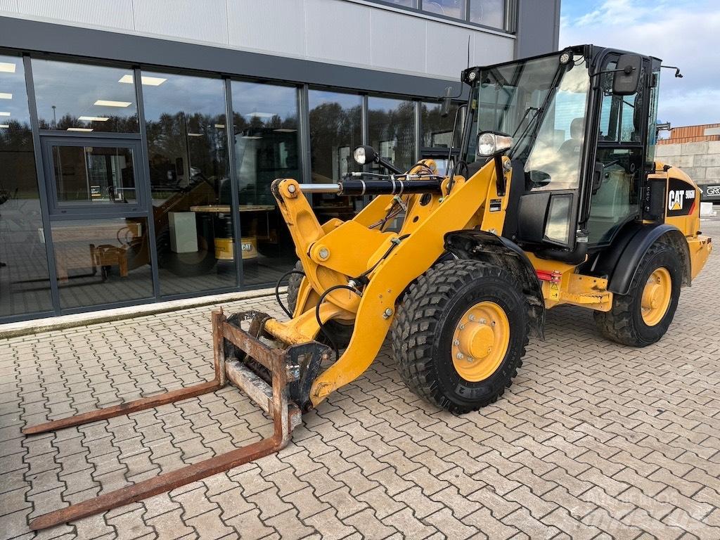 CAT 906M Rataslaadurid