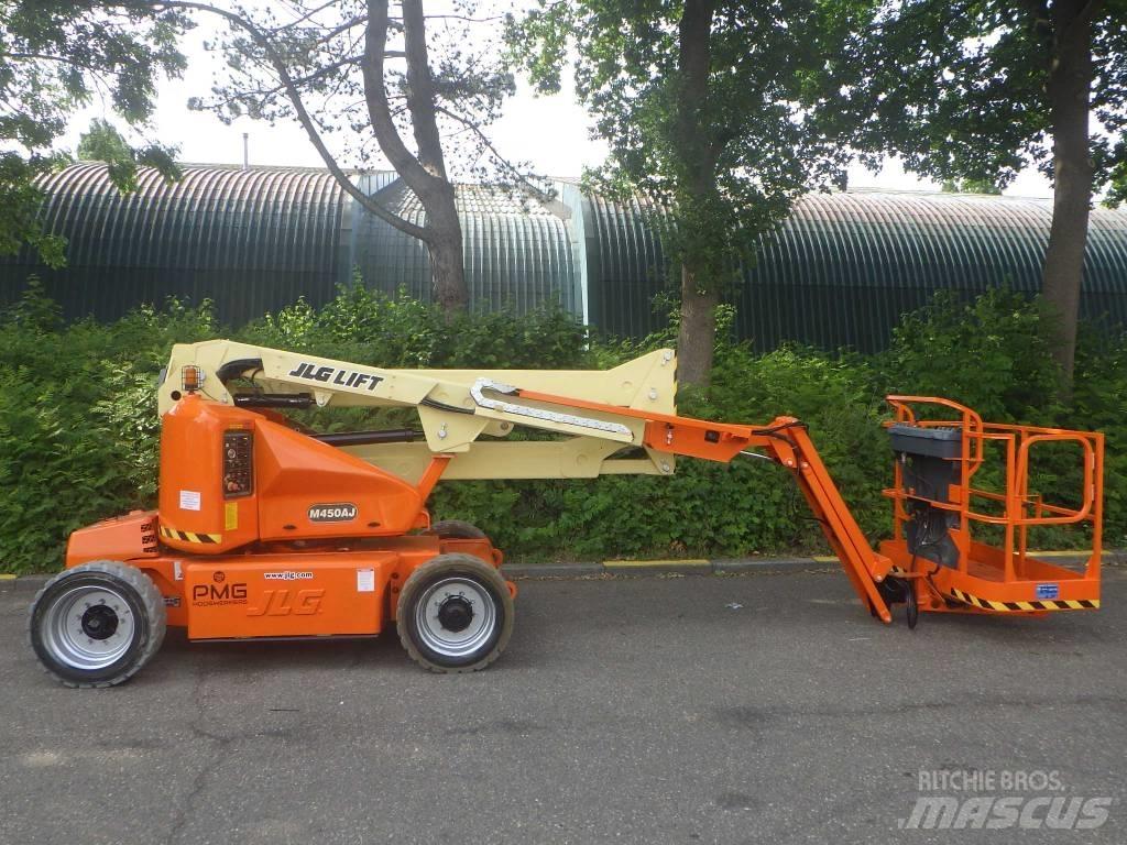JLG M450AJ Iseliikuvad poomtõstukid