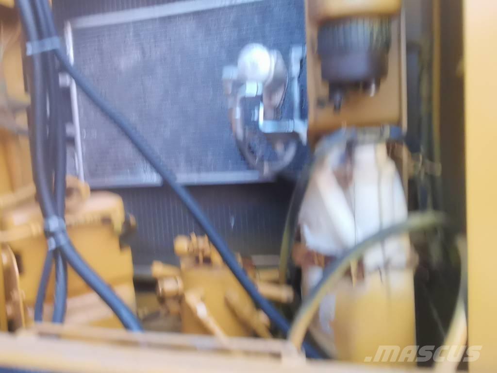 CAT 330 D Roomikekskavaatorid