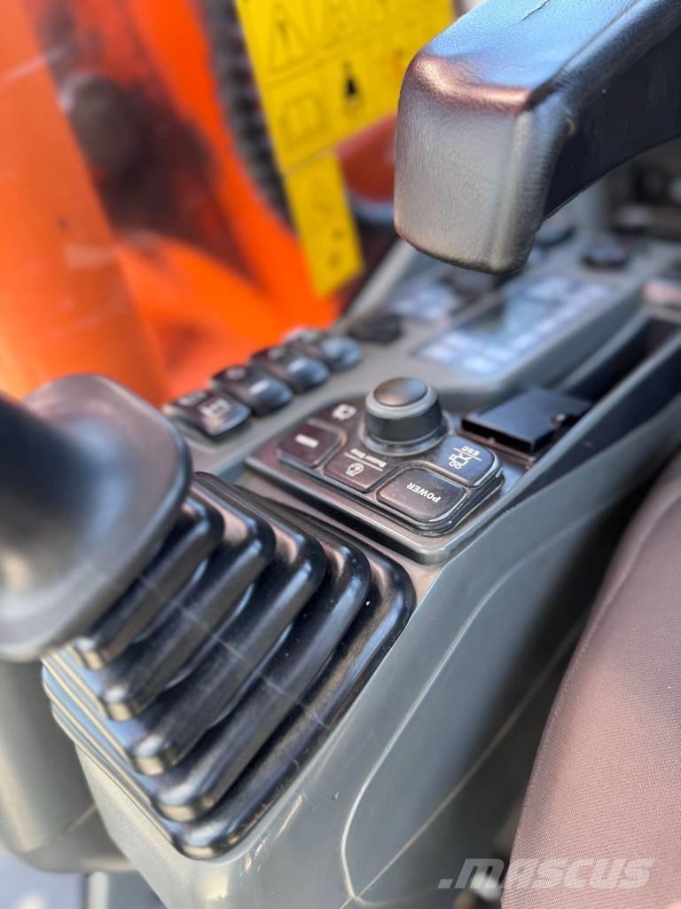 Doosan DX 140 W-3 Ratasekskavaatorid