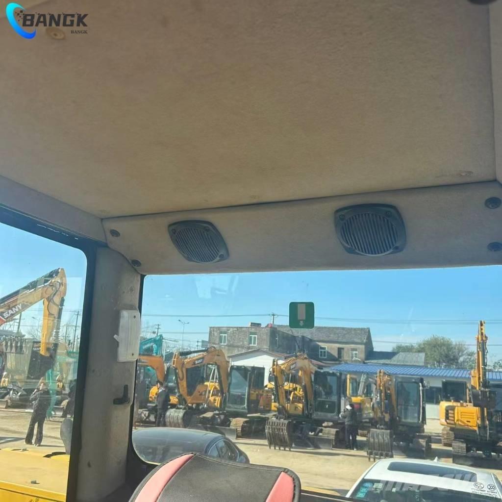 Komatsu PC 70-8 Roomikekskavaatorid