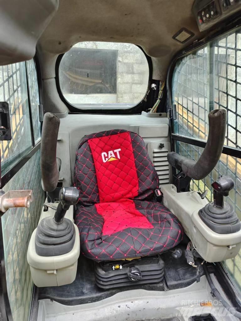 CAT 246C Kompaktlaadurid