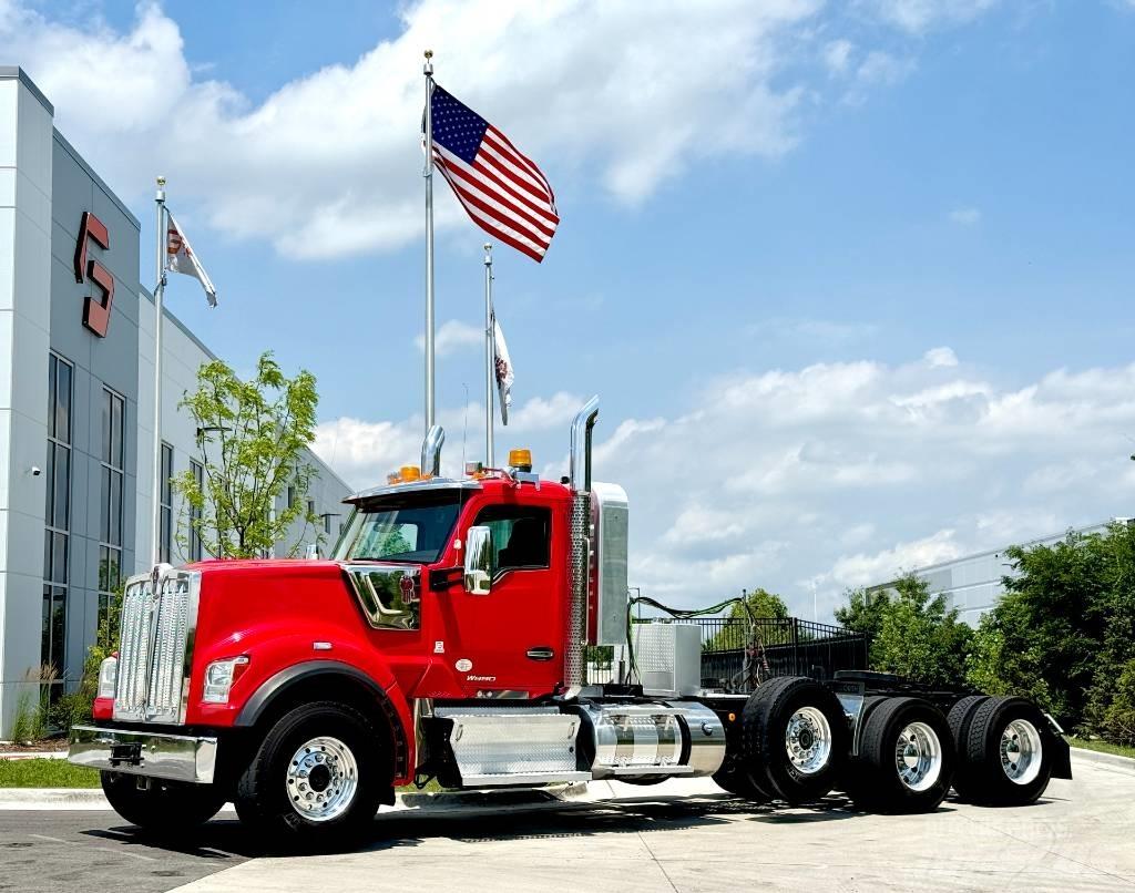 Kenworth W 990 Sadulveokid