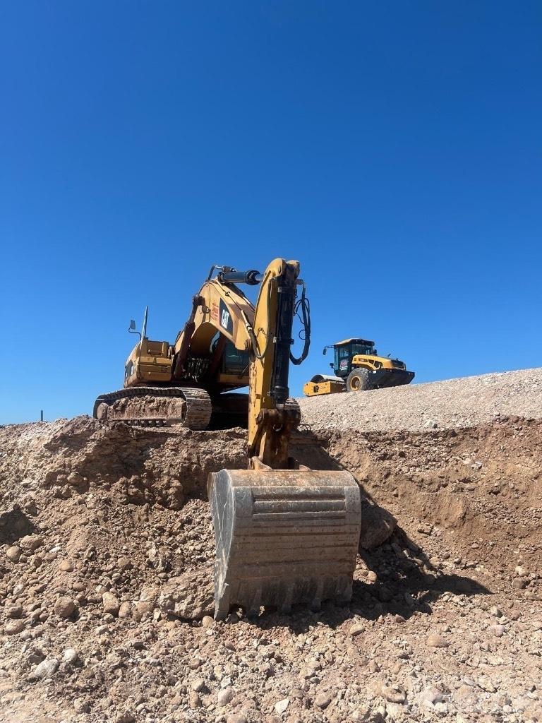 CAT 330 D L ME Roomikekskavaatorid