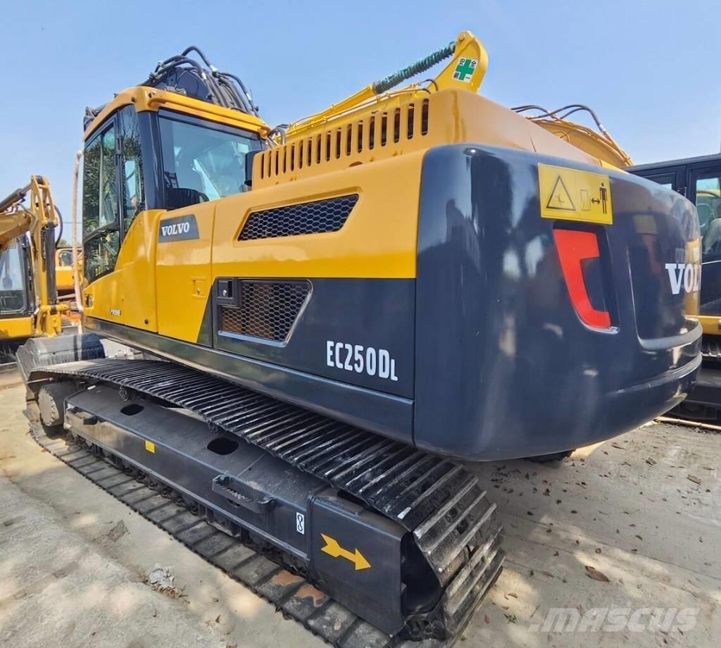 Volvo EC 250 D L Roomikekskavaatorid