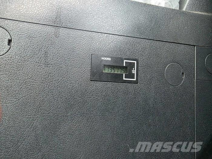 Hyundai HX 300 Roomikekskavaatorid