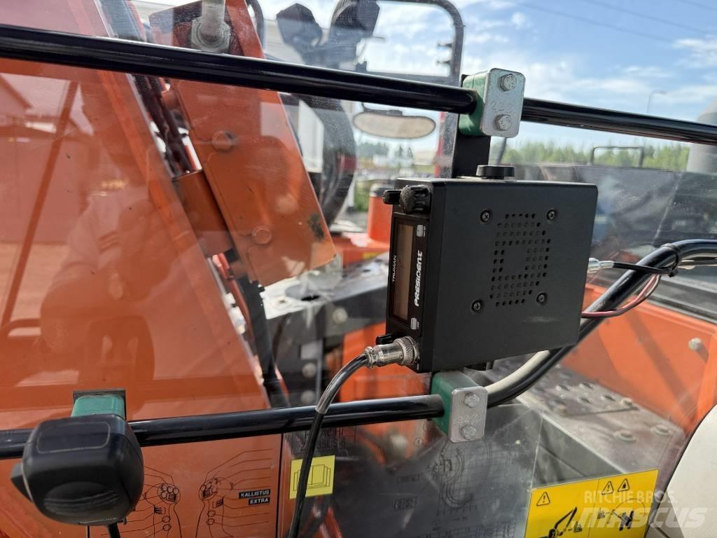 Hitachi ZX 135 US-6 Roomikekskavaatorid