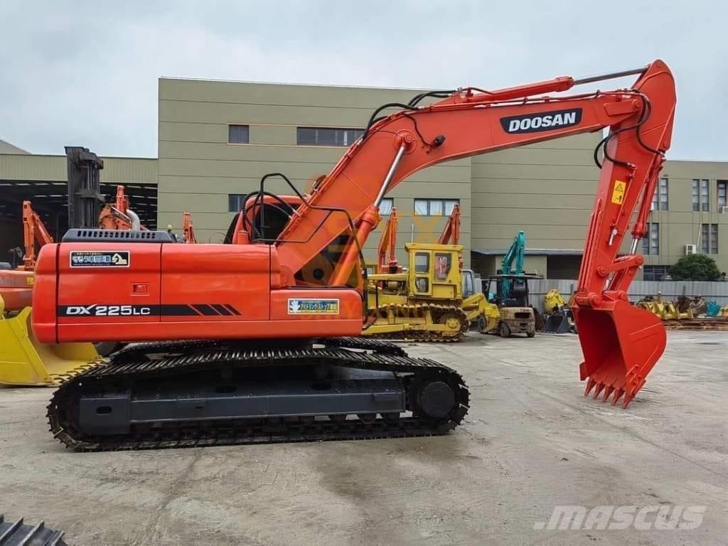 Doosan DX 225 LC Roomikekskavaatorid