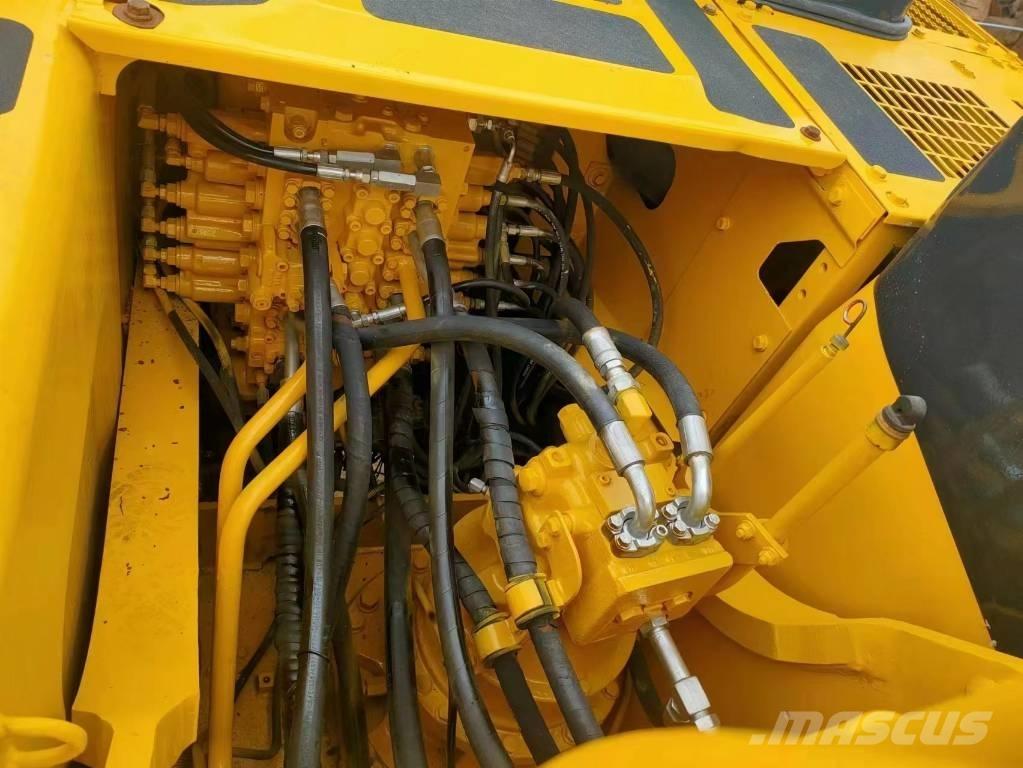 Komatsu PC 220-7 Roomikekskavaatorid