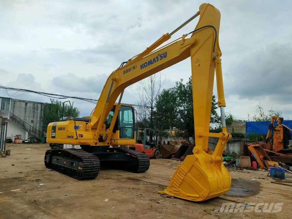 Komatsu PC 220-7 Roomikekskavaatorid