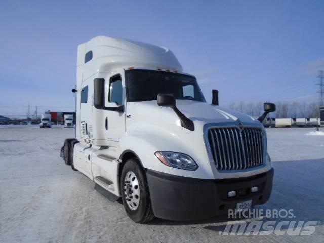 International LT 625 Sadulveokid