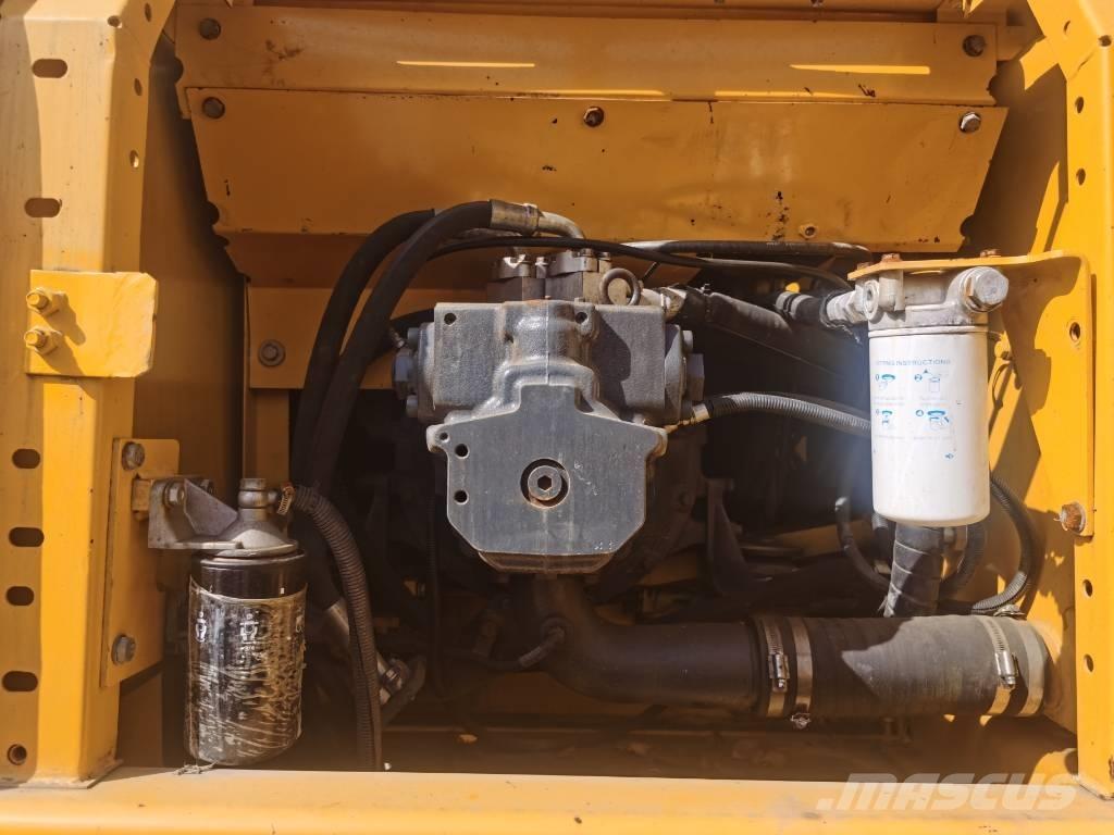 Komatsu PC 220-7 Roomikekskavaatorid