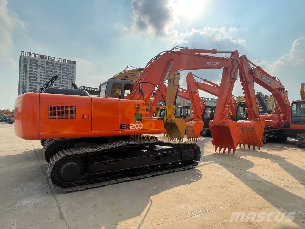 Hitachi EX 200 Roomikekskavaatorid