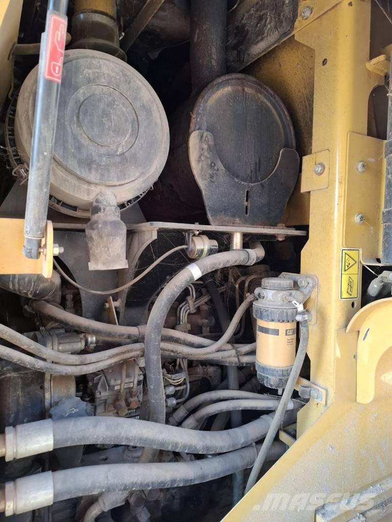 CAT 930 G Rataslaadurid