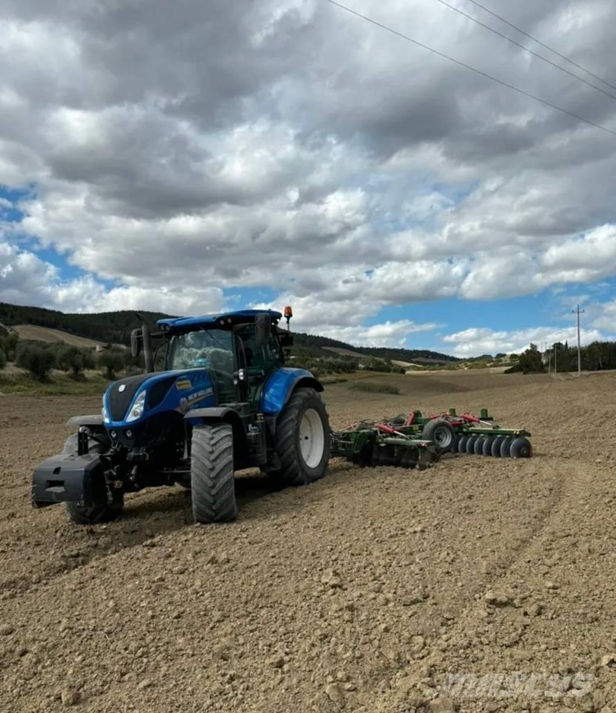 New Holland T 7.225 Traktorid