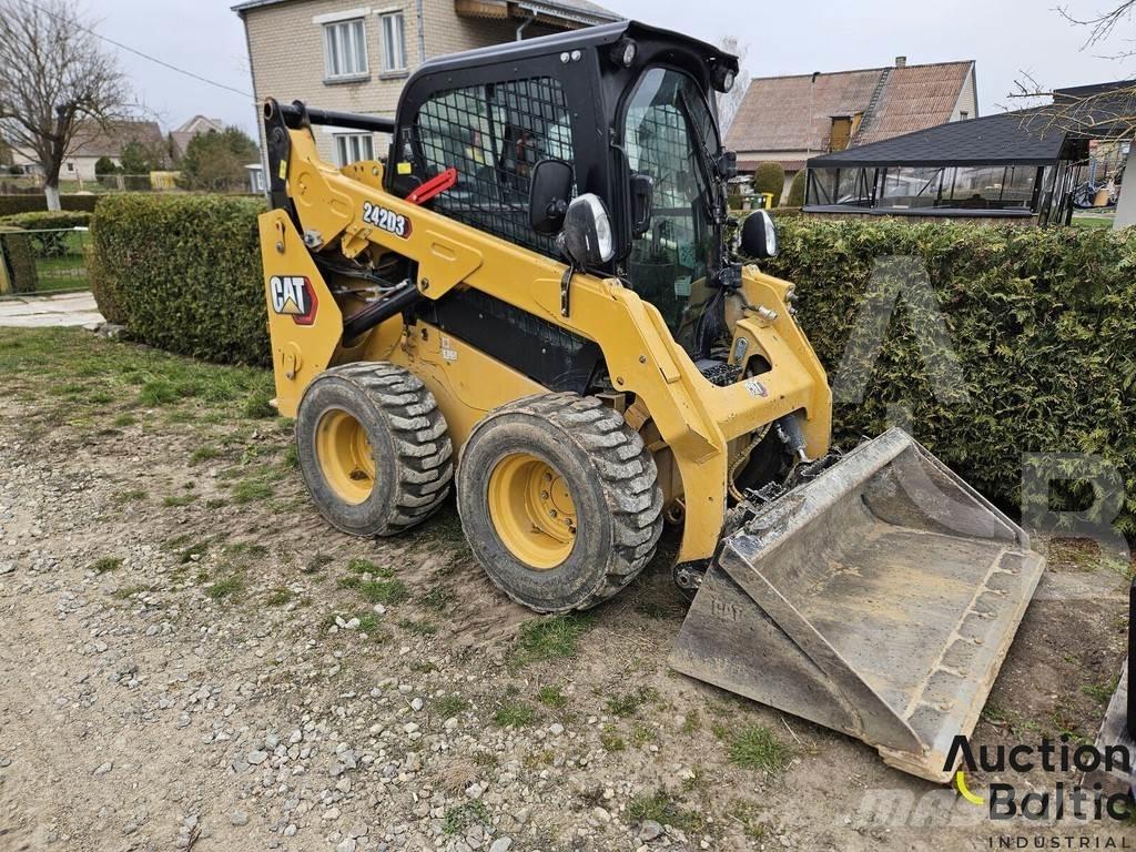 CAT 242 D 3 Kompaktlaadurid