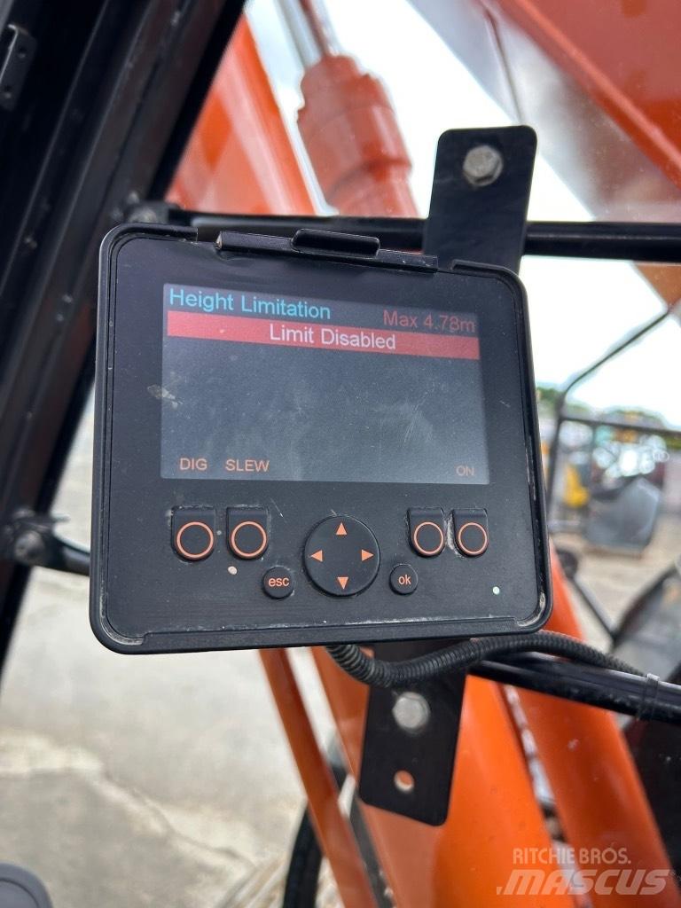 Hitachi ZX225 USLC-7 Roomikekskavaatorid