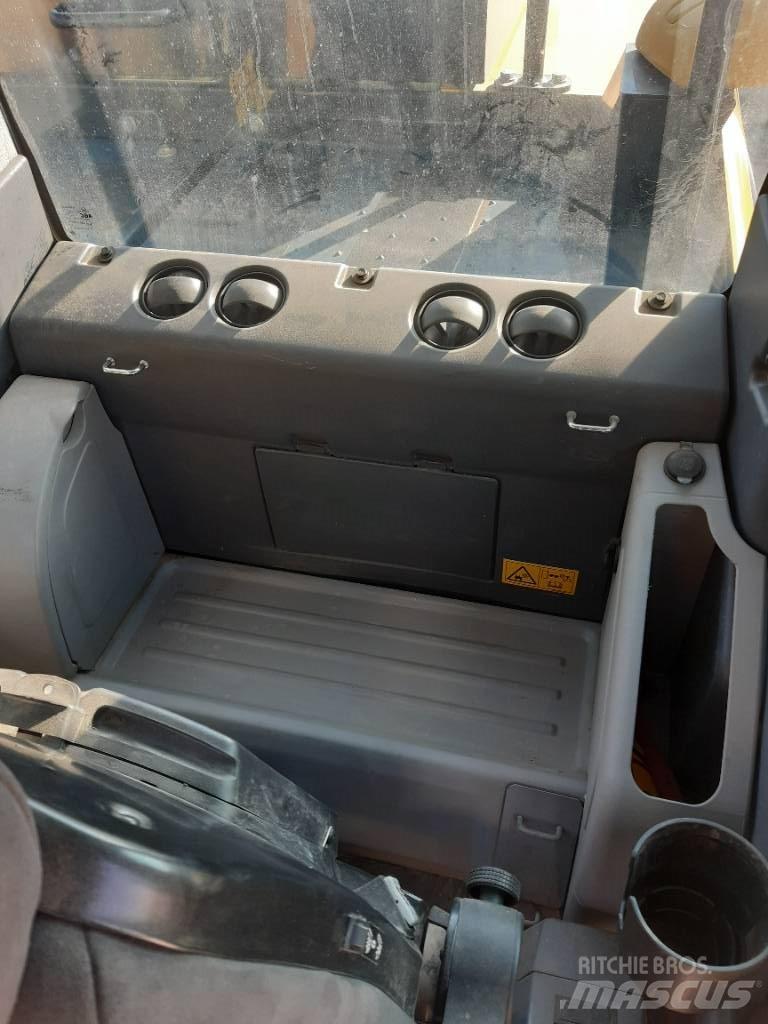 Komatsu PW180-11 Ratasekskavaatorid