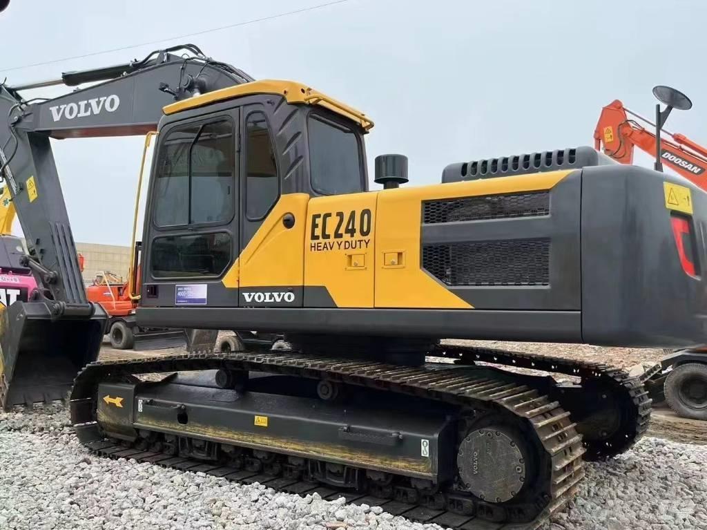 Volvo EC 240 Roomikekskavaatorid