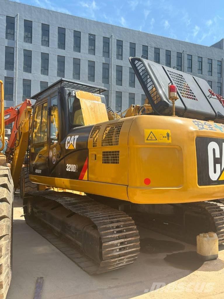 CAT 320D Roomikekskavaatorid