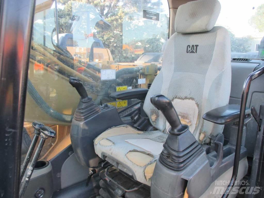 CAT 323 D L Roomikekskavaatorid