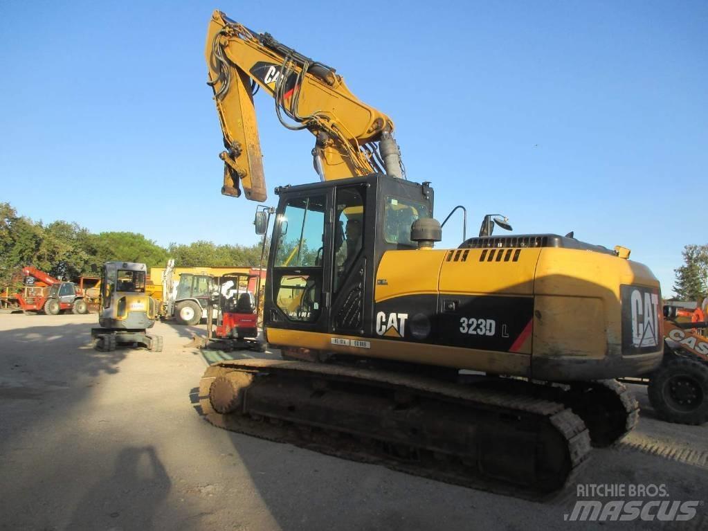 CAT 323 D L Roomikekskavaatorid